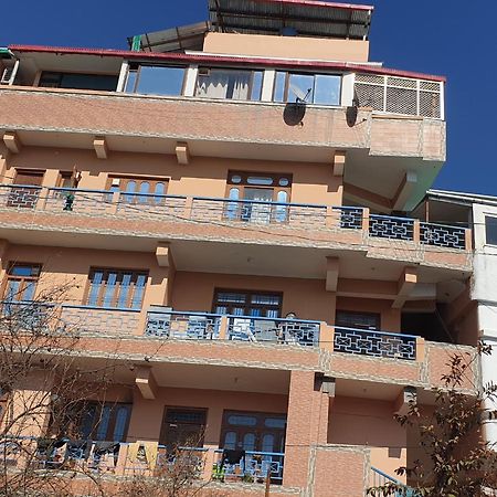 Hotel Pushpanjal And Banquet Pithorāgarh Exteriör bild